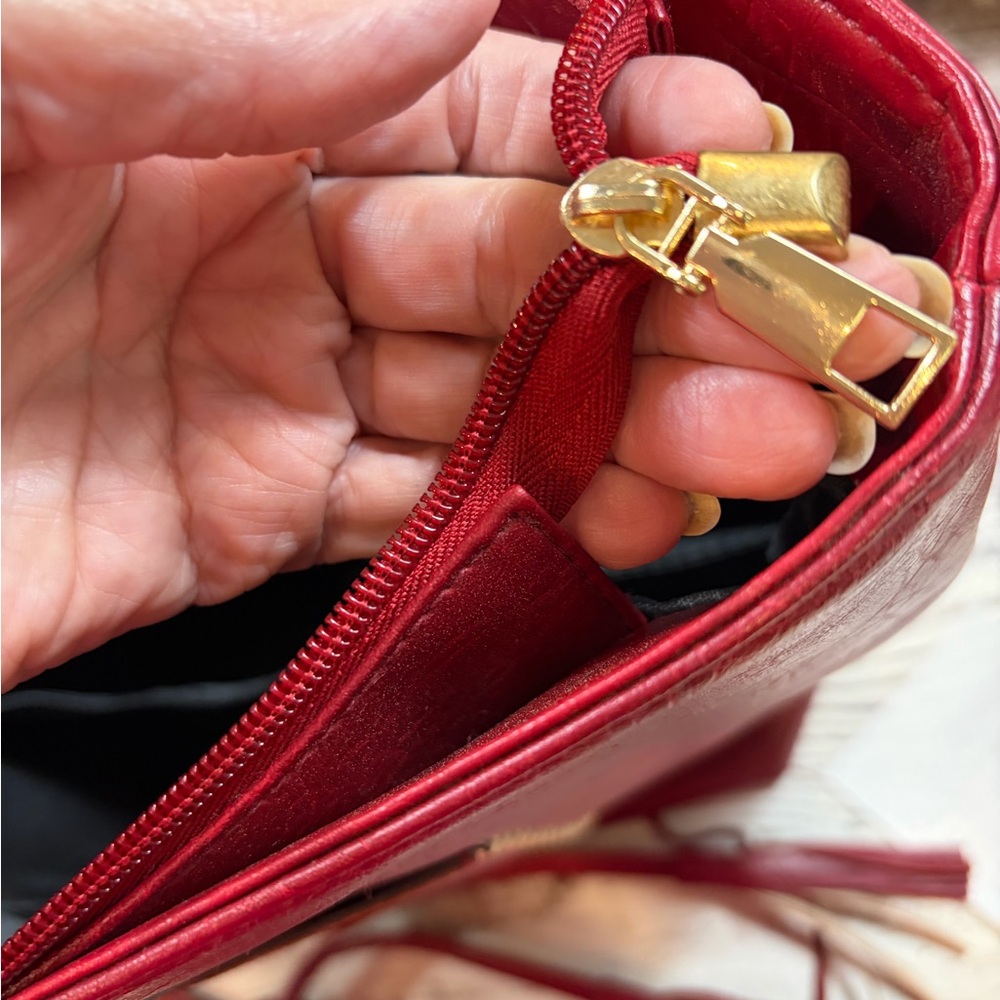 Braided-Handle Red Tote Bag - Picture 5 of 7